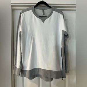 Sweaty Betty Sweatshirt in a Size Large